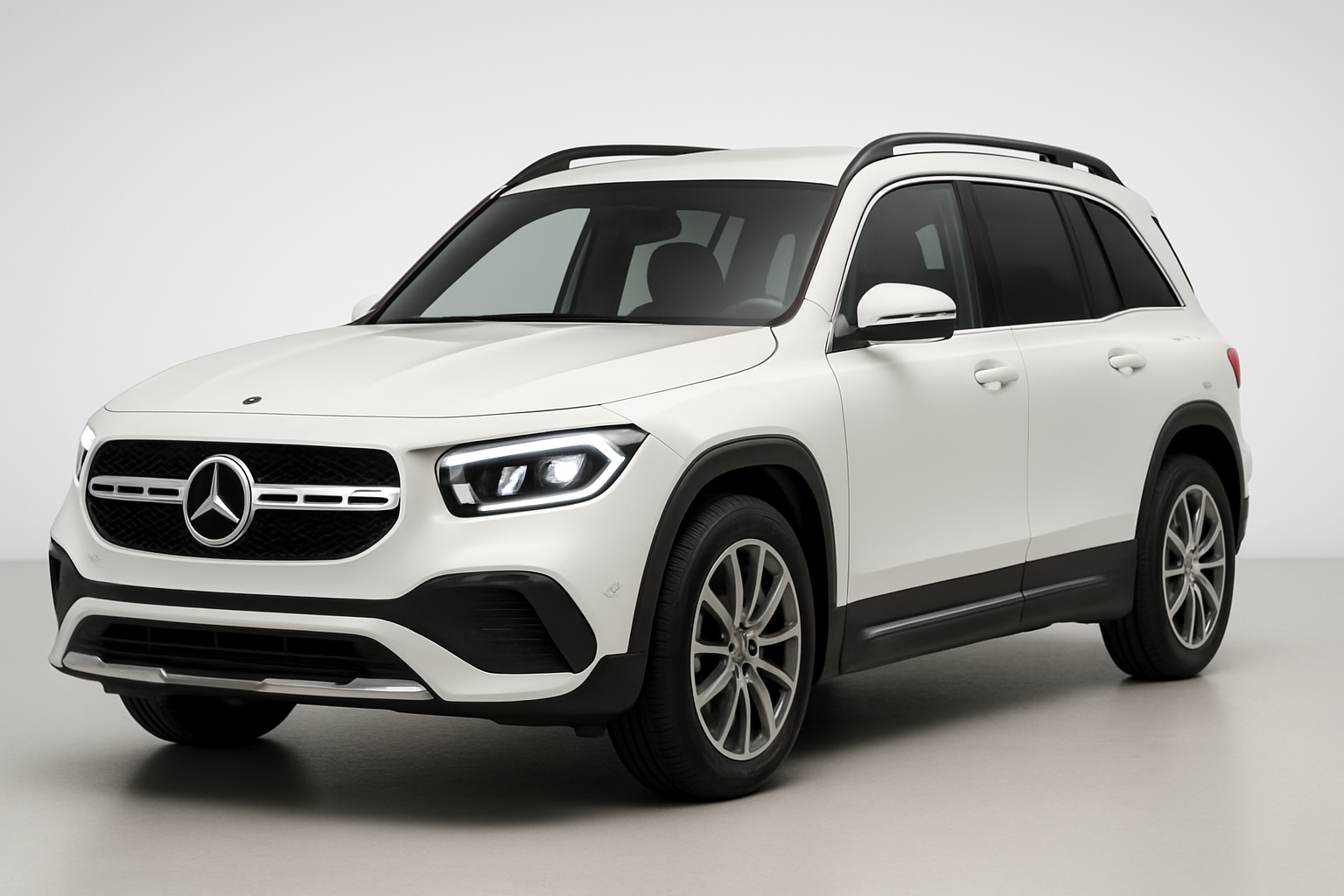 Mercedes-Benz GLB 2023 года, 3/4 фронт
